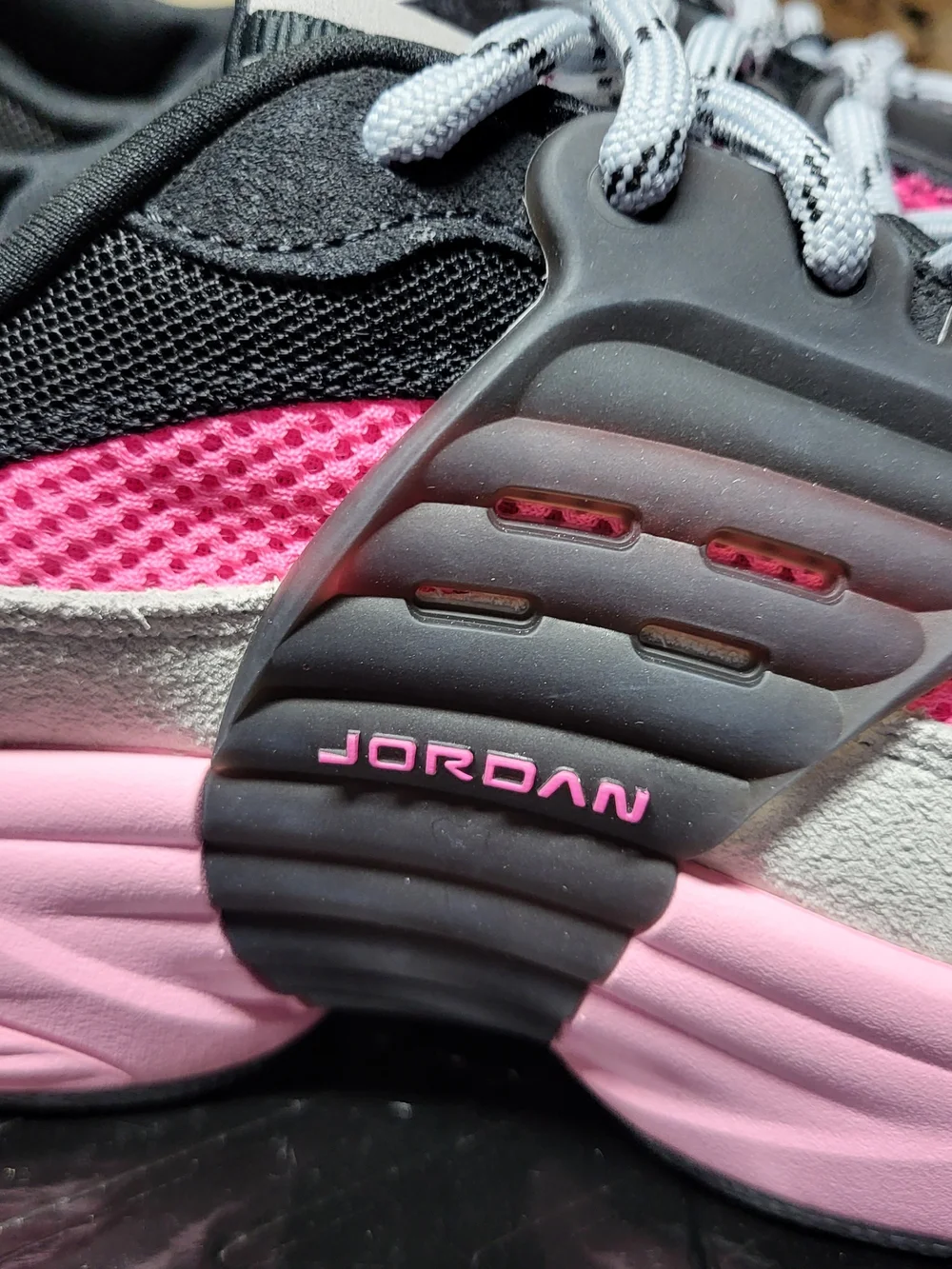 *NEW* Jordan TRunner O/S  Low Shoes Wolf Grey/Pink Blast Size Men 9.5 Women 11